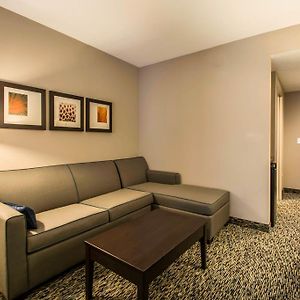 King Suite Roll Shower Accessible or Non-Smoking